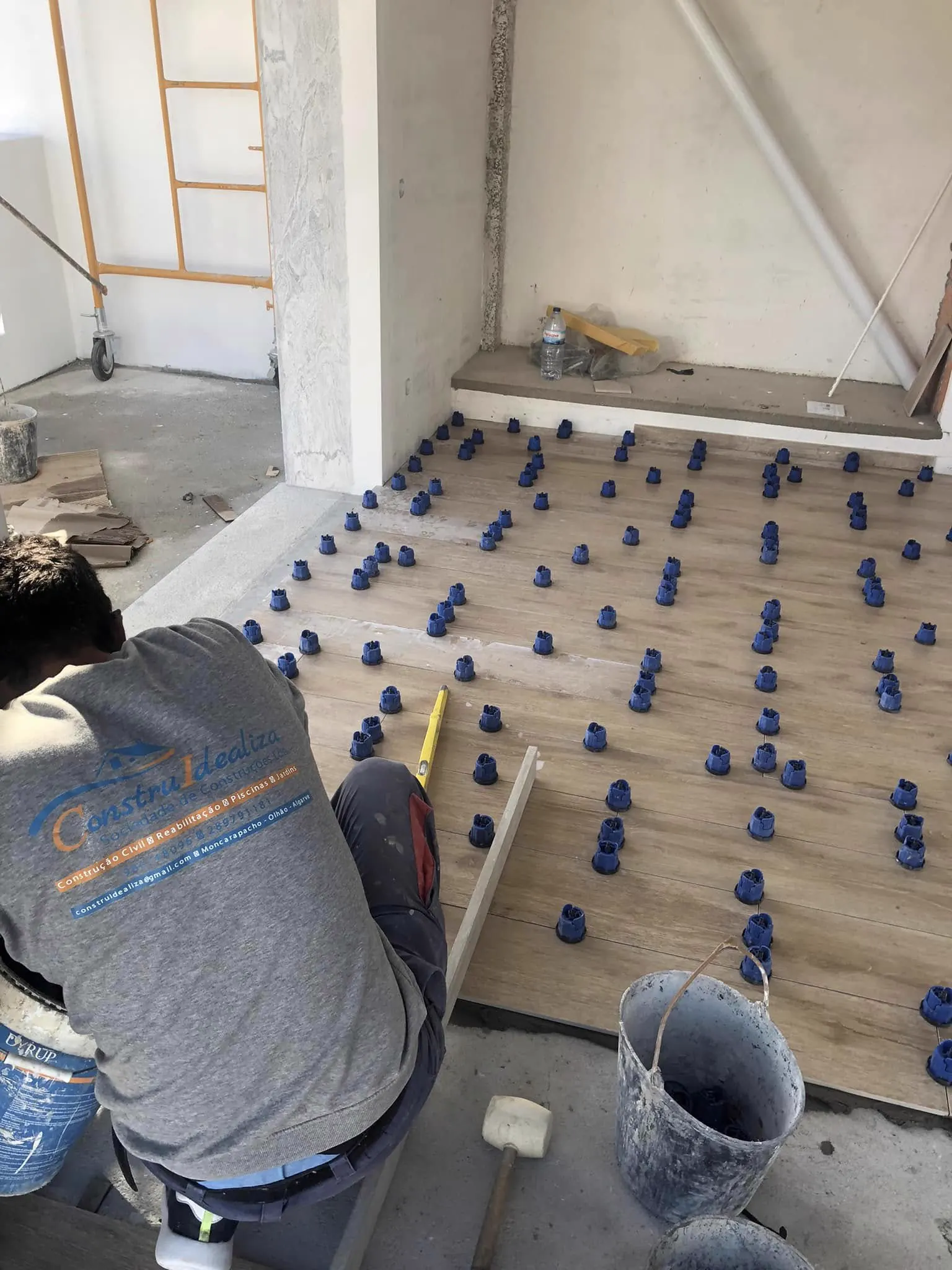 Aplicação rigorosa de revestimento cerâmico